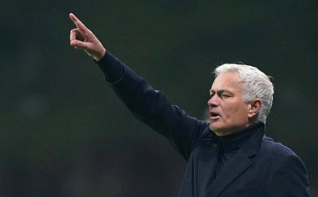 本菲卡连遭两球被吹,冠军梦想破灭!穆里尼奥怒斥裁判不公